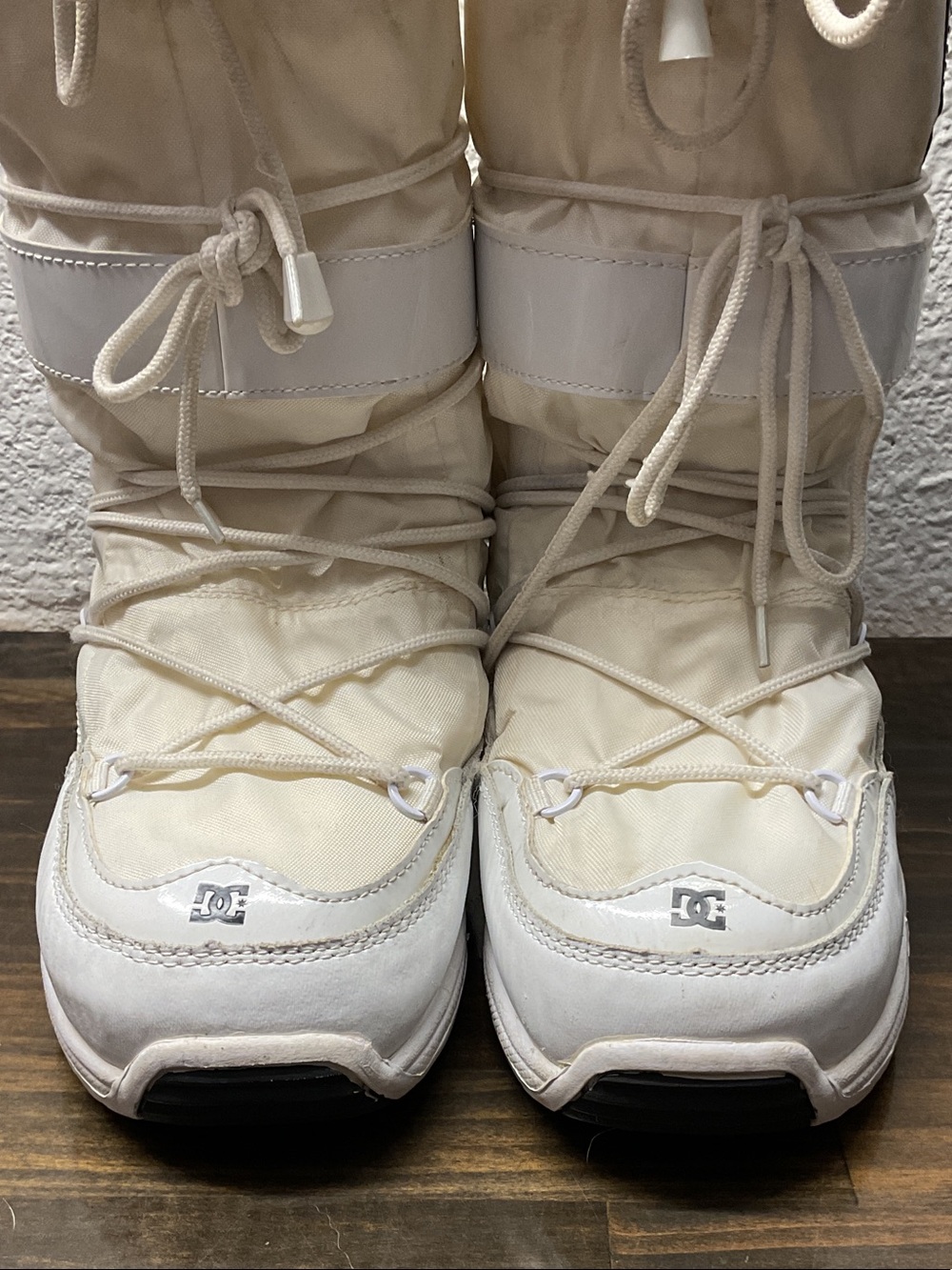 Vintage DC Chalet 2.0 SE Fur Rhinestone Logo Snow Boots Sz 9 Y2K White - Picture 3 of 14